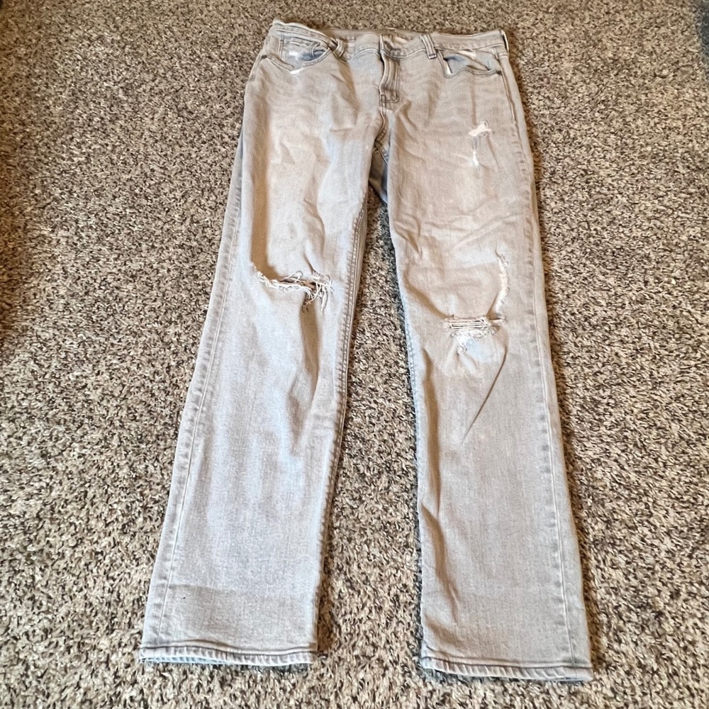 Old Navy Boyfriend Mid-Rise Distressed Gray Straight Leg Jean 12‎ Distressed